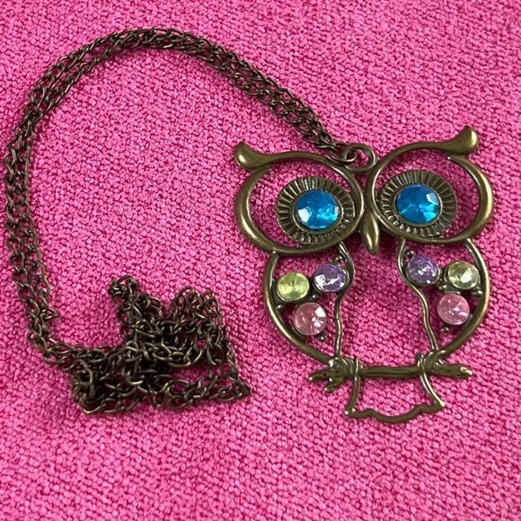 Cute, Quirky Owl Necklace - Picture 4 of 5